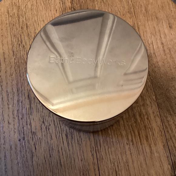 14.5oz  3 wick White Barn  Lavender Vanilla Bath & Body Works Candle - Picture 2 of 6